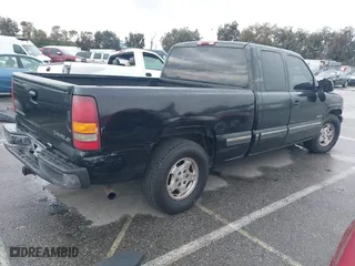 2000 Chevrolet Silverado 1500 LS with VIN 2GCEC19T8Y1292707, listed as a IAAI auction lot 41806145 with 207,370 mi miles. Bid and sale history available at carsss.com. Image 4.