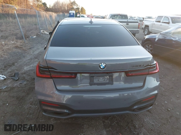 2022 BMW 7 Series 740i with VIN WBA7T2C05NCH26018, listed as a IAAI auction lot 41263804 with 33,867 mi miles. Bid and sale history available at carsss.com. Image 16.