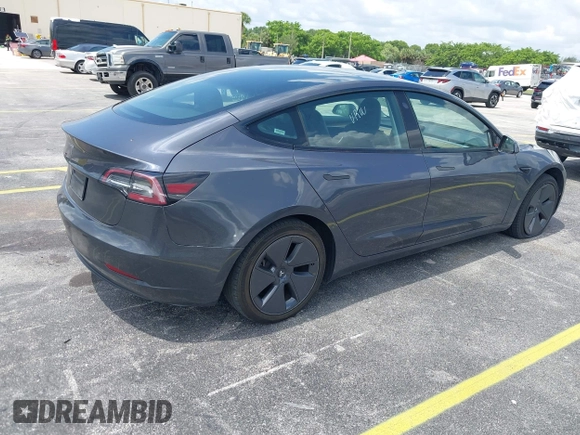2023 Tesla Model 3 z VIN 5YJ3E1EA3PF435158, wystawiony jako IAAI lot #42356031 z przebiegiem 41 408 mil mil oraz . Historia ofert i sprzedaży dostępna na DreamBid. Obrazek 4.