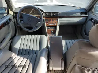 1995 Mercedes-Benz E Class with VIN WDBEB31EXSC271336, listed as a Copart auction lot 45248255 with 200,962 mi miles and Clean Title. Bid and sale history available at carsss.com. Image 8.