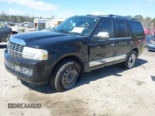 2007 Lincoln Navigator z VIN 5LMFU28547LJ15910, wystawiony jako IAAI lot #41851252 z przebiegiem 296 145 mil mil oraz . Historia ofert i sprzedaży dostępna na DreamBid. Obrazek 17.