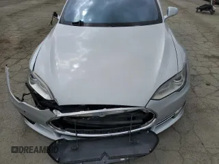 2014 Tesla Model S 60 z VIN 5YJSA1H11EFP43395, wystawiony jako Copart lot #54653845 z przebiegiem 120 180 mil mil oraz Szkoda całkowita • Salvage title. Historia ofert i sprzedaży dostępna na DreamBid. Obrazek 11.