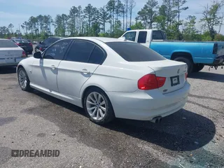 2011 BMW 3 Series 328i with VIN WBAPH7G55BNM59383, listed as a IAAI auction lot 41752644 with 1 mi miles. Bid and sale history available at carsss.com. Image 3.