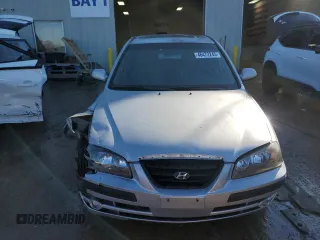 2006 Hyundai Elantra GLS z VIN KMHDN56D96U189271, wystawiony jako Copart lot #46472245 z przebiegiem 139 094 mil mil oraz Szkoda całkowita • Salvage title. Historia ofert i sprzedaży dostępna na DreamBid. Obrazek 5.