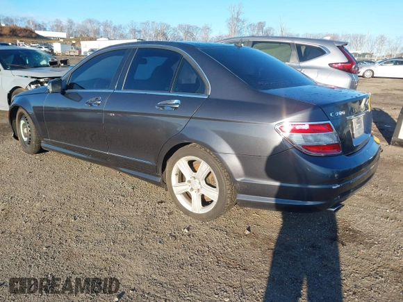 2011 Mercedes-Benz C 300 Sport z VIN WDDGF8BB9BR139784, wystawiony jako IAAI lot #41220260 z przebiegiem Nie podano mil oraz . Historia ofert i sprzedaży dostępna na DreamBid. Obrazek 3.