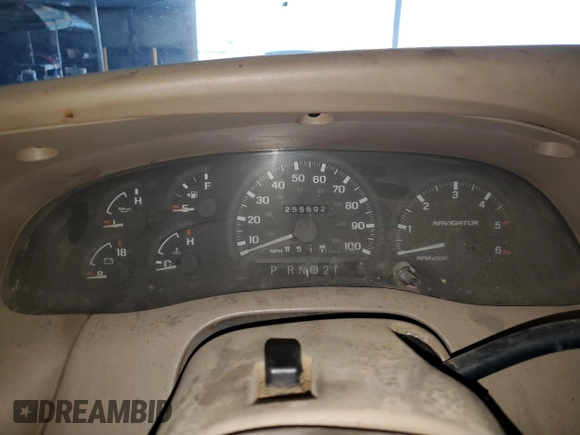 1998 Lincoln Navigator with VIN 5LMEU27LXWLJ04582, listed as a Copart auction lot 81878963 with 255,692 mi miles and Clean title. Bid and sale history available at DreamBid. Image 9.