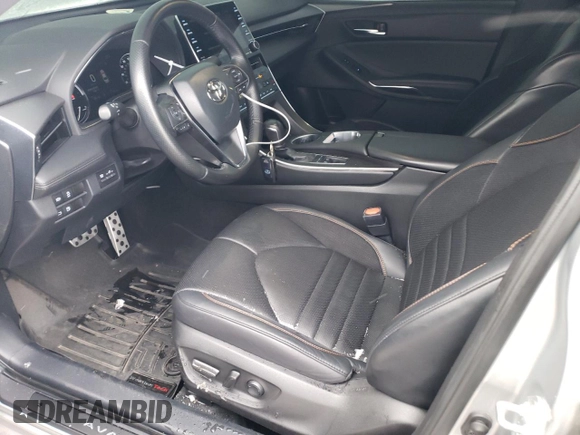 2021 Toyota Avalon Hybrid XSE z VIN 4T1EA1AB7MU005523, wystawiony jako Copart lot #56485694 z przebiegiem 117 297 mil mil oraz Szkoda całkowita • Salvage title. Historia ofert i sprzedaży dostępna na DreamBid. Obrazek 7.
