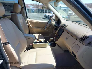 2000 Mercedes-Benz M-Class with VIN 4JGAB54E5YA165724, listed as a IAAI auction lot 42001654 with 138,997 mi miles. Bid and sale history available at carsss.com. Image 5.