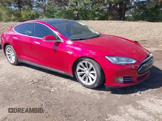 2014 Tesla Model S 60 with VIN 5YJSA1H11EFP37791, listed as a IAAI auction lot 41995504 with 84,371 mi miles and . Bid and sale history available at DreamBid. Image 1.