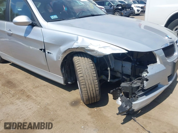 2006 BMW 3 Series 325i with VIN WBAVB13546KX39735, listed as a IAAI auction lot 42079598 with 86,449 mi miles and . Bid and sale history available at carsss.com. Image 6.