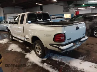 2000 Ford F-150 z VIN 2FTRX08W6YCA09298, wystawiony jako IAAI lot #41391038 z przebiegiem 179 738 mil mil oraz . Historia ofert i sprzedaży dostępna na DreamBid. Obrazek 3.