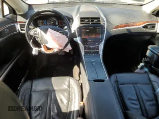 2015 Lincoln MKZ Hybrid z VIN 3LN6L2LU9FR623245, wystawiony jako Copart lot #52517395 z przebiegiem 58 295 mil mil oraz Szkody całkowita. Historia ofert i sprzedaży dostępna na DreamBid. Obrazek 8.