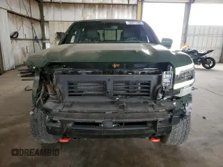 2023 Nissan Frontier Pro-4X z VIN 1N6ED1EK4PN671708, wystawiony jako Copart lot #58271305 z przebiegiem 22 906 mil mil oraz Szkoda całkowita • Salvage title. Historia ofert i sprzedaży dostępna na DreamBid. Obrazek 5.