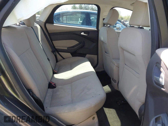 2015 Ford Focus SE with VIN 1FADP3F29FL268677, listed as a IAAI auction lot 42037244 with 118,018 mi miles. Bid and sale history available at carsss.com. Image 8.