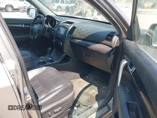 2013 Kia Sorento SX с VIN 5XYKWDA20DG337895, выставлен на аукционе IAAI как лот 42479734 с пробегом 198 291 миль миль и . История ставок и продаж доступна на DreamBid. Изображение 5.