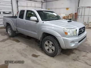 2008 Toyota Tacoma with VIN 5TEUU42N18Z494984, listed as a IAAI auction lot 41949944 with 142,657 mi miles and . Bid and sale history available at carsss.com. Image 1.