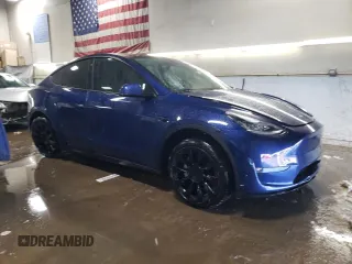 2022 Tesla Model Y Long Range with VIN 7SAYGDEE9NF426887, listed as a Copart auction lot 49910725 with 47,379 mi miles and Salvage Title. Bid and sale history available at carsss.com. Image 4.