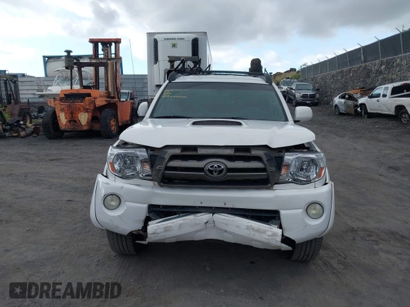 2010 Toyota Tacoma PreRunner z VIN 3TMJU4GN8AM103120, wystawiony jako IAAI lot #42226797 z przebiegiem 237 153 mil mil oraz . Historia ofert i sprzedaży dostępna na DreamBid. Obrazek 13.