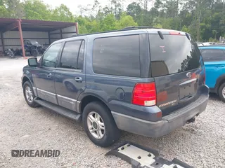 2003 Ford Expedition Special Service with VIN 1FMPU15L13LB57143, listed as a IAAI auction lot 42031718 with 516,600 mi miles. Bid and sale history available at carsss.com. Image 3.