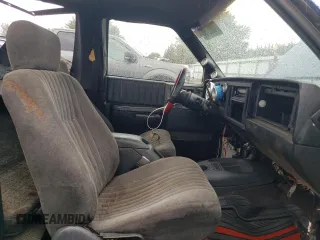 1984 Chevrolet Blazer z VIN 1G8CS18B1E0174714, wystawiony jako Copart lot #73002764 z przebiegiem Nie podano mil oraz Szkoda całkowita • Salvage title. Historia ofert i sprzedaży dostępna na DreamBid. Obrazek 7.