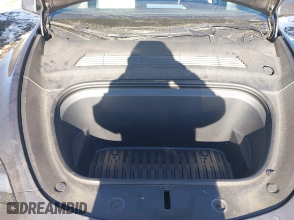 2021 Tesla Model Y Long Range with VIN 5YJYGDEE0MF228744, listed as a IAAI auction lot 41410731 with 32,371 mi miles. Bid and sale history available at carsss.com. Image 10.