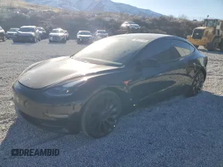 2021 Tesla Model 3 Performance z VIN 5YJ3E1EC6MF935716, wystawiony jako Copart lot #46837735 z przebiegiem 85 659 mil mil oraz Szkoda całkowita • Salvage title. Historia ofert i sprzedaży dostępna na DreamBid. Obrazek 1.