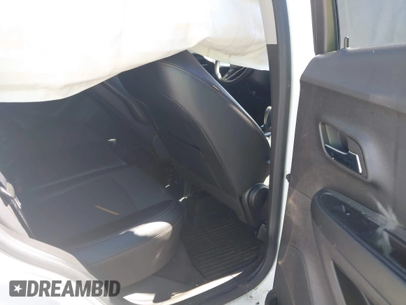 2022 Chevrolet Trax LT with VIN KL7CJLSM9NB561981, listed as a IAAI auction lot 41749672 with 18,993 mi miles. Bid and sale history available at carsss.com. Image 8.