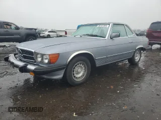 1981 Mercedes-Benz 380 SL z VIN WDBBA45A0BB001265, wystawiony jako Copart lot #58787805 z przebiegiem 83 773 mil mil oraz Tytuł czysty. Historia ofert i sprzedaży dostępna na DreamBid. Obrazek 1.