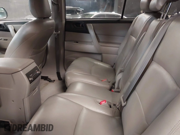 2010 Toyota Highlander with VIN 5TDBK3EH6AS007911, listed as a IAAI auction lot 42410234 with 319,560 mi miles and . Bid and sale history available at DreamBid. Image 8.