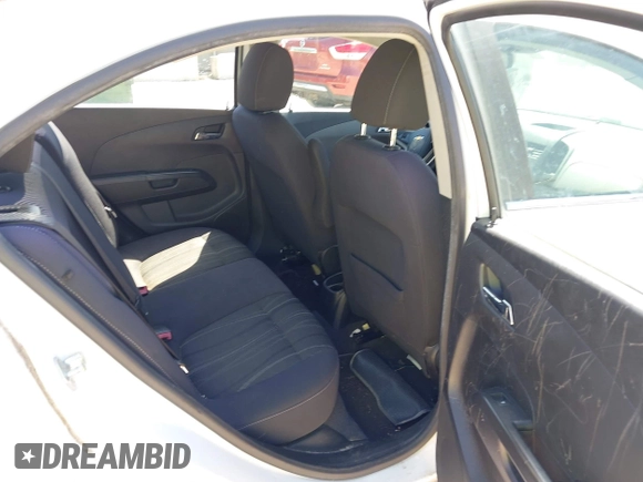 2012 Chevrolet Sonic LT z VIN 1G1JC5SH8C4176795, wystawiony jako IAAI lot #42291906 z przebiegiem Nie podano mil oraz . Historia ofert i sprzedaży dostępna na DreamBid. Obrazek 8.