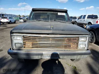 1988 Chevrolet Suburban with VIN 1GNGR26K1JF150407, listed as a Copart auction lot 81728774 with 27,783 mi miles and Non Repairable. Bid and sale history available at carsss.com. Image 5.