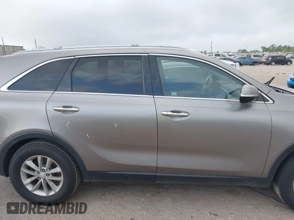 2016 Kia Sorento LX with VIN 5XYPG4A37GG020227, listed as a IAAI auction lot 41922573 with 265,155 mi miles. Bid and sale history available at carsss.com. Image 13.
