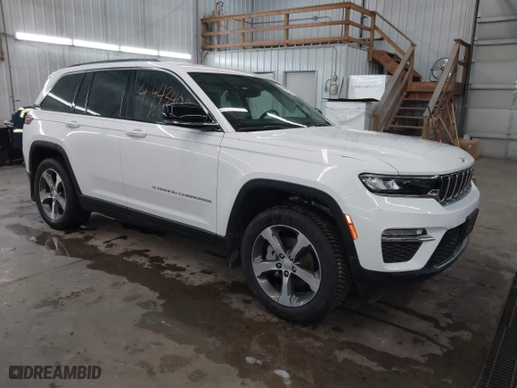 2023 Jeep Grand Cherokee Limited with VIN 1C4RJHBG1PC533335, listed as a IAAI auction lot 41443400 with 21,807 mi miles. Bid and sale history available at carsss.com. Image 1.