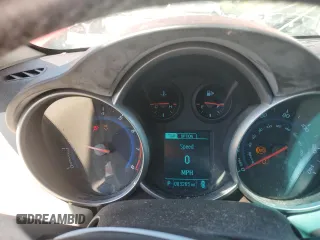 2014 Chevrolet Cruze 2LT z VIN 1G1PE5SB5E7296006, wystawiony jako Copart lot #49994605 z przebiegiem 83 265 mil mil oraz Szkoda całkowita • Salvage title. Historia ofert i sprzedaży dostępna na DreamBid. Obrazek 9.