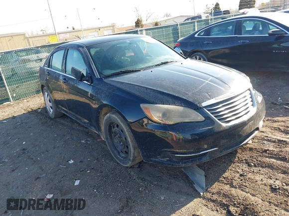 2014 Chrysler 200 LX z VIN 1C3CCBAB0EN146350, wystawiony jako IAAI lot #41527142 z przebiegiem 134 412 mil mil oraz . Historia ofert i sprzedaży dostępna na DreamBid. Obrazek 1.
