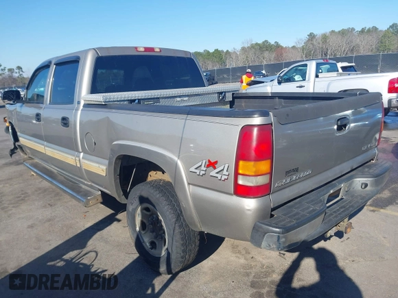 2002 Chevrolet Silverado 1500HD LT with VIN 1GCGK13U82F174704, listed as a IAAI auction lot 41618439 with 362,554 mi miles and . Bid and sale history available at DreamBid. Image 3.