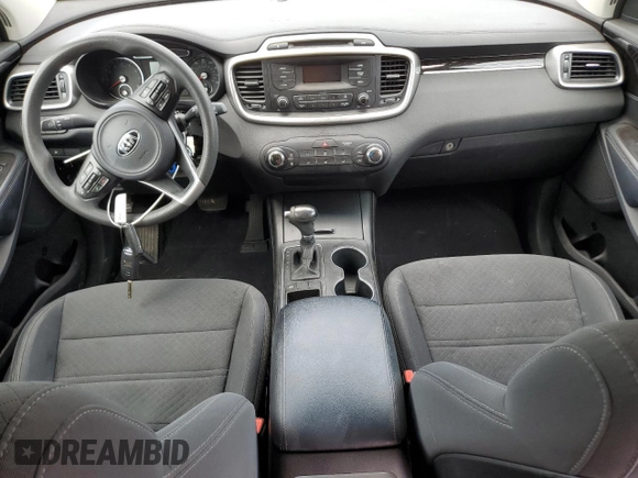 2017 Kia Sorento LX z VIN 5XYPG4A30HG249768, wystawiony jako Copart lot #60749505 z przebiegiem 164 385 mil mil oraz Czysty tytuł • Clean title. Historia ofert i sprzedaży dostępna na DreamBid. Obrazek 8.