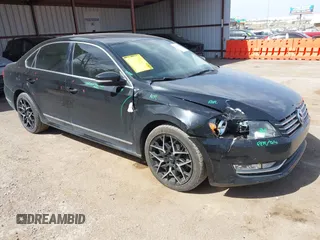 2013 Volkswagen Passat SEL Premium z VIN 1VWCN7A36DC122864, wystawiony jako IAAI lot #41818668 z przebiegiem 152 506 mil mil oraz . Historia ofert i sprzedaży dostępna na DreamBid. Obrazek 1.
