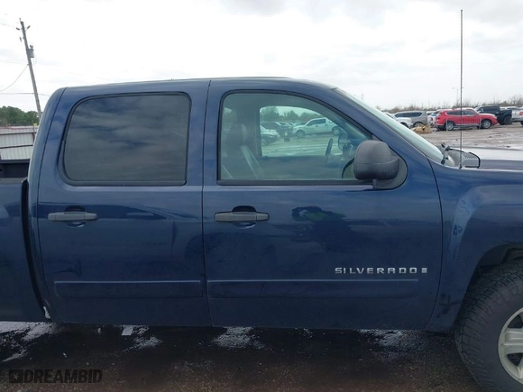 2008 Chevrolet Silverado 1500 LT w/1LT with VIN 3GCEK13J18G281131, listed as a IAAI auction lot 41715224 with 193,458 mi miles. Bid and sale history available at carsss.com. Image 13.