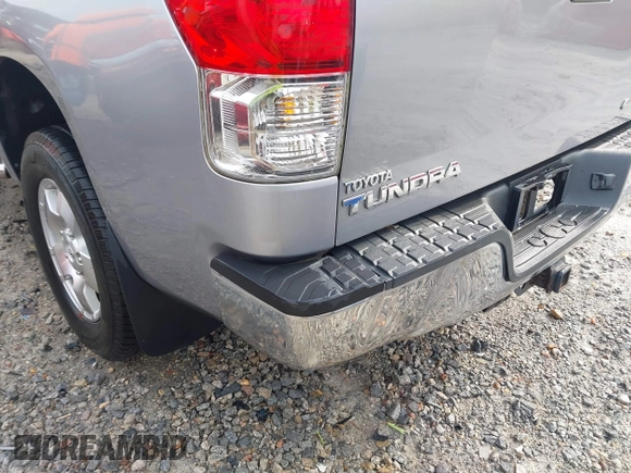2010 Toyota Tundra z VIN 5TFUW5F14AX145662, wystawiony jako IAAI lot #41792711 z przebiegiem 241 445 mil mil oraz . Historia ofert i sprzedaży dostępna na DreamBid. Obrazek 6.