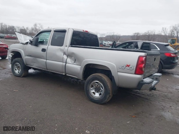 2003 Chevrolet Silverado 2500HD LS with VIN 1GCHK29G13E305698, listed as a IAAI auction lot 41728322 with 134,704 mi miles. Bid and sale history available at carsss.com. Image 3.