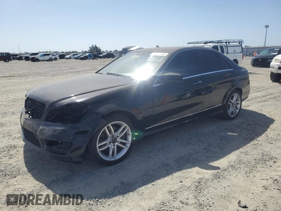 2013 Mercedes-Benz C 250 Sport с VIN WDDGF4HB4DA805824, выставлен на аукционе Copart как лот 61940825 с пробегом Не указан миль и Списание • Salvage title. История ставок и продаж доступна на DreamBid. Изображение 1.