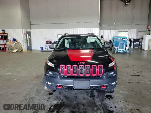 2015 Jeep Cherokee Trailhawk with VIN 1C4PJMBS5FW587545, listed as a Copart auction lot 58820685 with 136,755 mi miles and Salvage title. Bid and sale history available at DreamBid. Image 14.