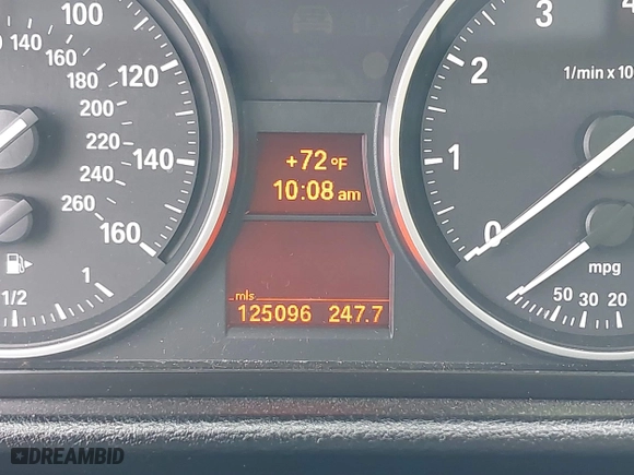 2014 BMW X1 sDrive28i with VIN WBAVM1C54EVW46561, listed as a IAAI auction lot 41880387 with 125,096 mi miles. Bid and sale history available at carsss.com. Image 15.