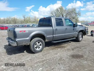 2005 Ford F-250 XL z VIN 1FTSW21P75EA97710, wystawiony jako IAAI lot #42157139 z przebiegiem 182 470 mil mil oraz . Historia ofert i sprzedaży dostępna na DreamBid. Obrazek 4.