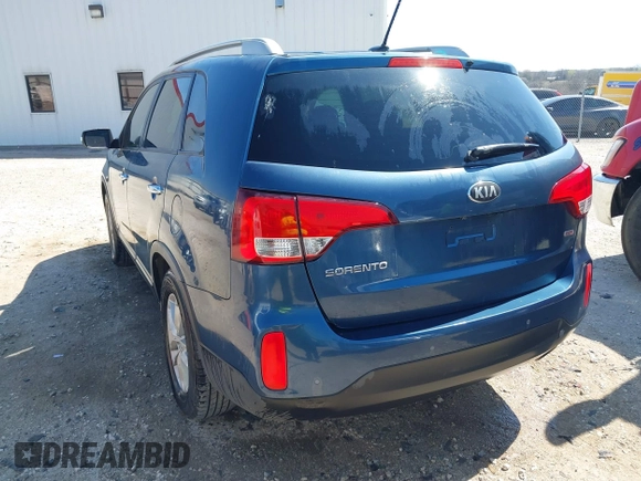 2015 Kia Sorento LX with VIN 5XYKTCA65FG611522, listed as a IAAI auction lot 41861461 with 200,615 mi miles. Bid and sale history available at carsss.com. Image 3.