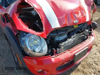 2013 MINI Hardtop z VIN WMWSU3C53DT546962, wystawiony jako IAAI lot #41355332 z przebiegiem 82 041 mil mil oraz . Historia ofert i sprzedaży dostępna na DreamBid. Obrazek 6.