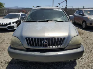 2000 Lexus RX 300 z VIN JT6HF10U3Y0110280, wystawiony jako Copart lot #55347015 z przebiegiem 183 217 mil mil oraz Czysty tytuł • Clean title. Historia ofert i sprzedaży dostępna na DreamBid. Obrazek 5.