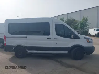 2018 Ford Transit Passenger XL z VIN 1FMZK1CM1JKA17249, wystawiony jako IAAI lot #42143530 z przebiegiem 218 425 mil mil oraz . Historia ofert i sprzedaży dostępna na DreamBid. Obrazek 13.