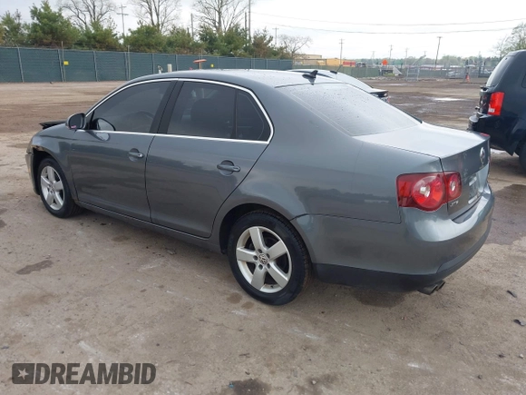 2008 Volkswagen Jetta SE z VIN 3VWRM71K18M135790, wystawiony jako IAAI lot #42165888 z przebiegiem 147 523 mil mil oraz . Historia ofert i sprzedaży dostępna na DreamBid. Obrazek 3.